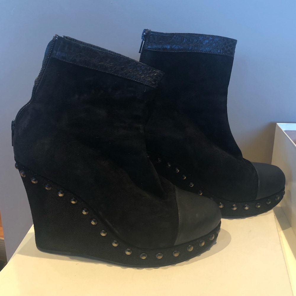 Heeled booties